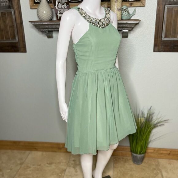 City Studio Seafoam Jewel Neckline Pleated 50’s Vibe Dress Size 5 NWT - Picture 7 of 16